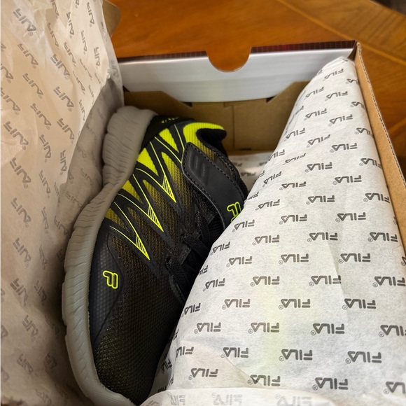 Fila Kid's Black and Neon Green Fantom 8 Strap Sneakers New in Box Size 12 - Picture 9 of 9